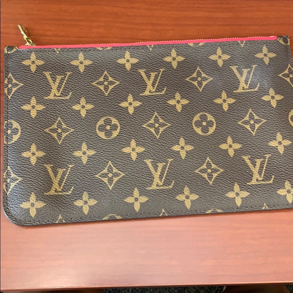 Louis Vuitton neverfull pouch